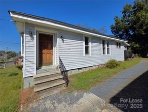 106 Falls Rd in Badin, NC - Building Photo - Building Photo