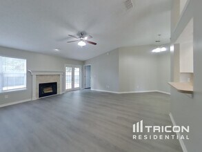 8465 Country Bend Cir W in Jacksonville, FL - Building Photo - Building Photo