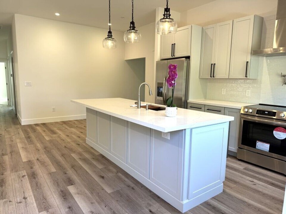 350 Midway Blvd in Novato, CA - Building Photo