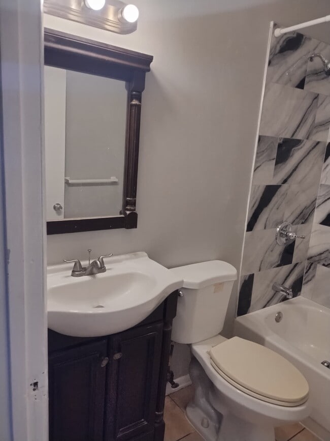 2202 Brookfield Ave in Baltimore, MD - Building Photo - Building Photo