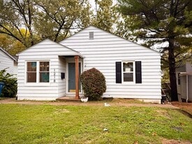 1218 Ridge Ave in Collinsville, IL - Building Photo