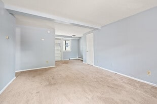 78 Orchard St, Unit 68 in East Hartford, CT - Building Photo