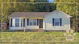 112 Grant Ave in Oak Grove, KY - Building Photo