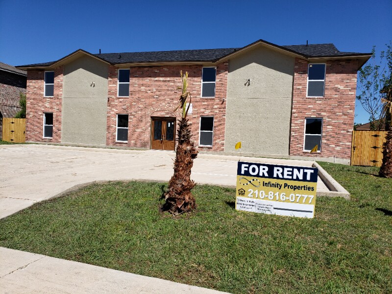 7576 Windsor Oaks in San Antonio, TX - Building Photo