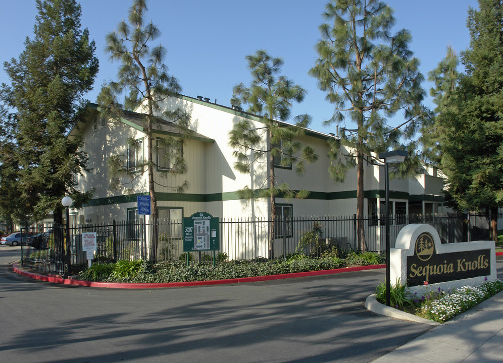 Sequoia Knolls in Fresno, CA - Foto de edificio