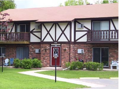 Maple Leaf Apartments in Stoughton, WI - Building Photo