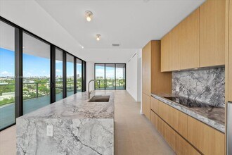 500 Alton Rd in Miami Beach, FL - Building Photo - Building Photo