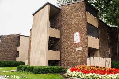 The Village in Champaign, IL - Foto de edificio