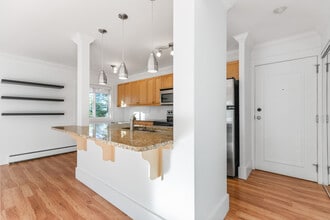 10172-10113 113 St in Edmonton, AB - Building Photo - Building Photo