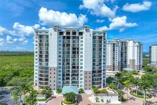 455 Cove Tower Dr in Naples, FL - Building Photo