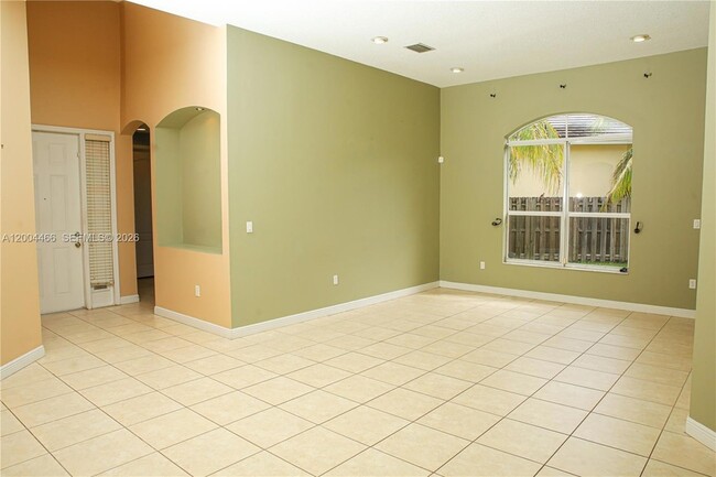 3488 NE 1st St in Homestead, FL - Foto de edificio - Building Photo