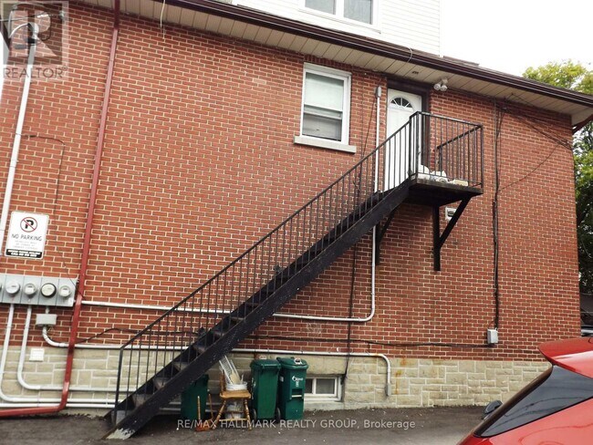 570 Gladstone Ave in Ottawa, ON - Building Photo - Building Photo