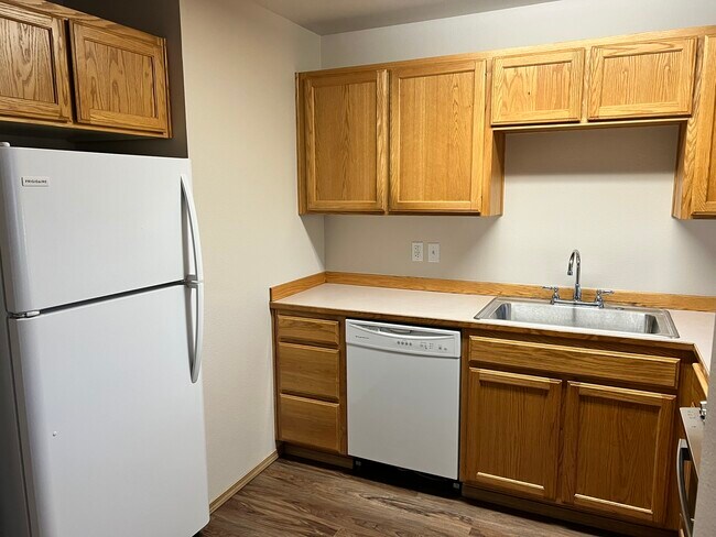 5473 Glenridge Way in Klamath Falls, OR - Foto de edificio - Building Photo