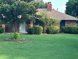 1614 Tenderfoot Ln in Desoto, TX - Building Photo