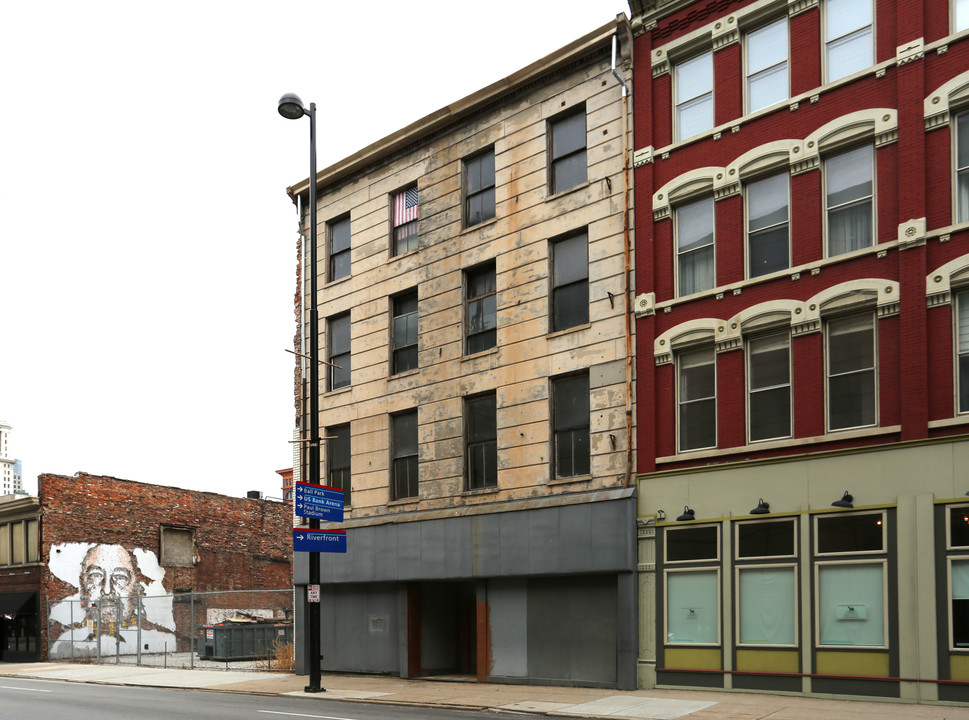 313-315 W 5th St in Cincinnati, OH - Building Photo