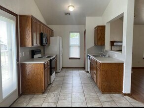 1900 E View Dr in Norman, OK - Building Photo - Building Photo
