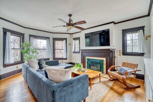 2104 NW Everett St in Portland, OR - Building Photo