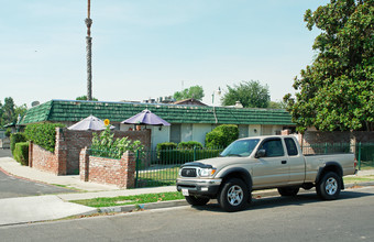 637 W Cambridge Ave in Fresno, CA - Building Photo - Building Photo