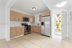 2660 W 76th St in Hialeah, FL - Building Photo