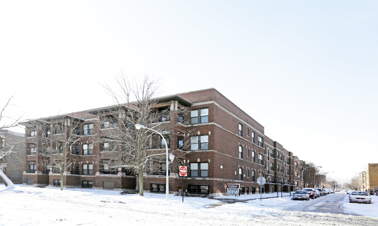 Renaissance Apartments in Chicago, IL - Building Photo