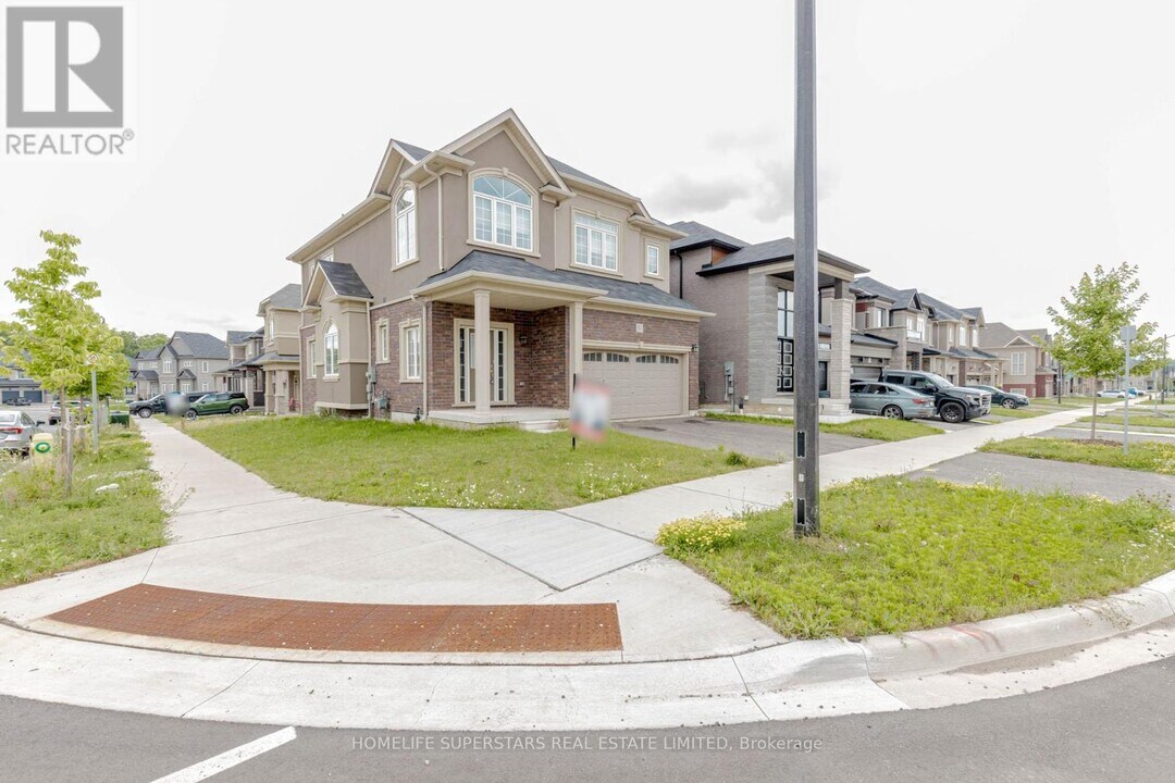 10 Macklin St in Brantford, ON - Building Photo