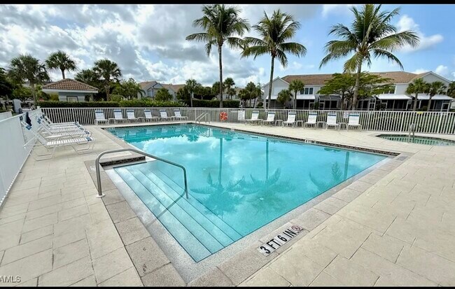 8361 Village Edge Cir, Unit 4 in Ft. Myers, FL - Building Photo - Building Photo