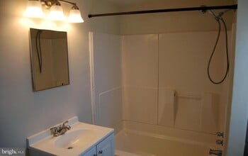 302 E Howard St in Stowe, PA - Building Photo - Building Photo