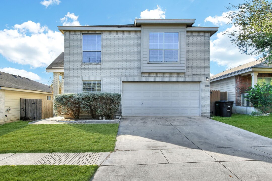 523 Granite Cliff in San Antonio, TX - Building Photo