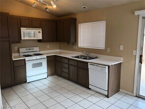 1728 Windchime Dr in Las Vegas, NV - Building Photo - Building Photo