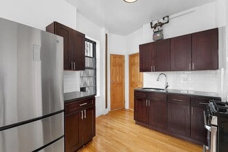 235 W 12th St in New York, NY - Building Photo - Building Photo