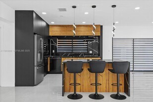 19511 NE 18th Pl in Miami, FL - Building Photo