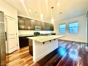 10228 Yarmouth Sea Ct in Las Vegas, NV - Building Photo - Building Photo