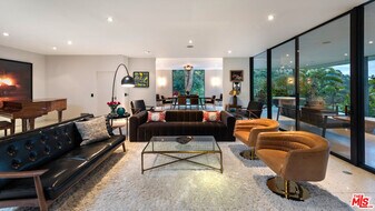 10556 Fontenelle Way in Los Angeles, CA - Building Photo