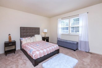 Uptown Apartments in Newport News, VA - Foto de edificio - Building Photo
