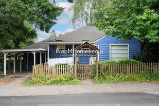 776 C Ave in Lake Oswego, OR - Building Photo