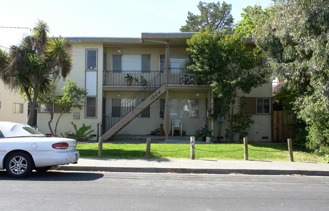 1524 Regent St in Redwood City, CA - Building Photo