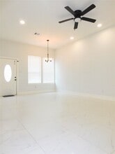 7002 S Hall St in Houston, TX - Building Photo - Building Photo