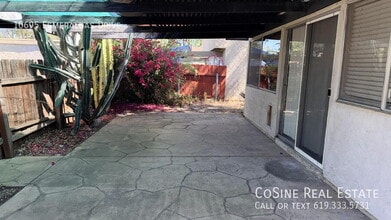 10695 Esmeraldas Dr in San Diego, CA - Building Photo - Building Photo