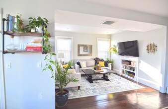 8 Winfield St, Unit 2 in Boston, MA - Building Photo - Building Photo