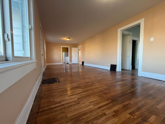 29 W 16th Ave in Hutchinson, KS - Building Photo - Building Photo