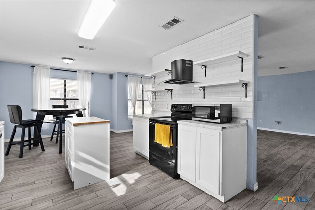 property at 2803 Diaz Dr