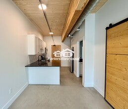 2701 Ingersoll Ave in Des Moines, IA - Foto de edificio - Building Photo