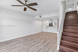 126 Riviera Cir in Weston, FL - Foto de edificio - Building Photo