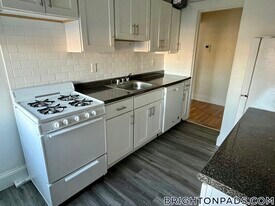 1626 Commonwealth Ave in Boston, MA - Building Photo