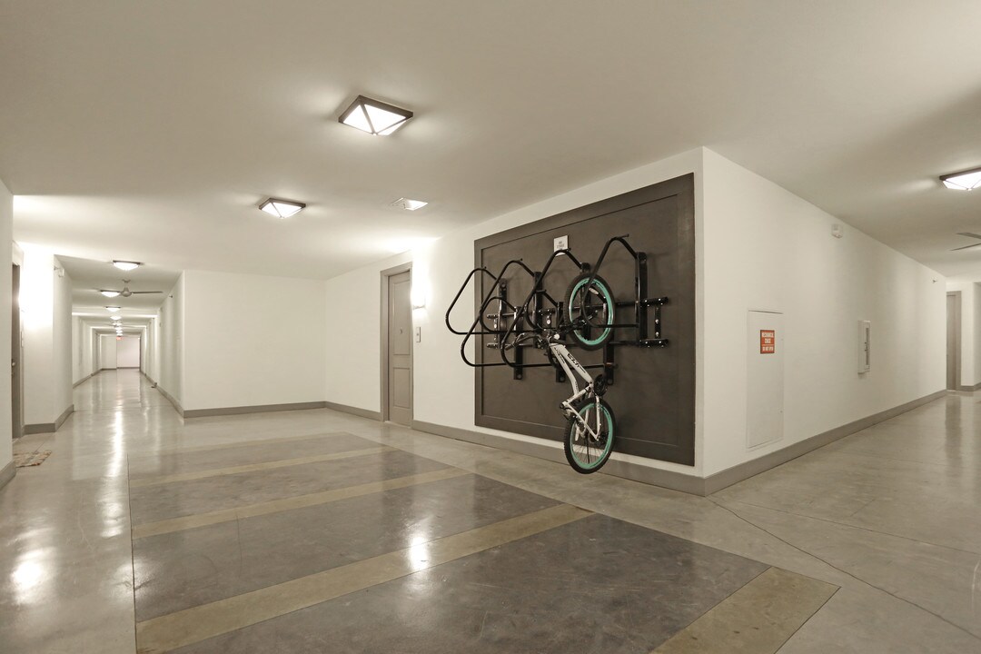 101 Center in Arlington, TX - Building Photo