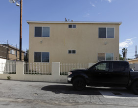 7226 Troost Ave in North Hollywood, CA - Foto de edificio - Building Photo