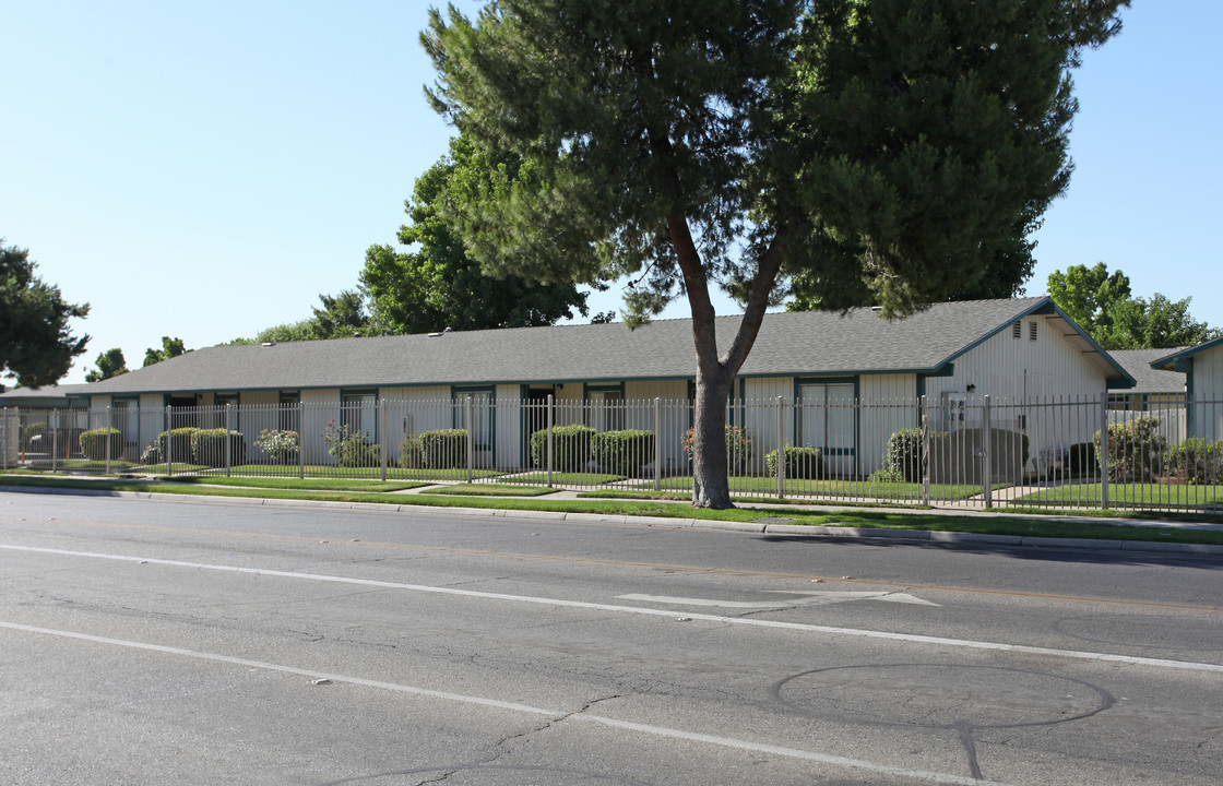 Cedar Creek in Fresno, CA - Building Photo