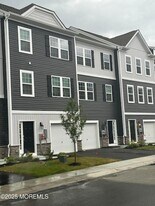 7 Bay Breeze Dr in Waretown, NJ - Building Photo