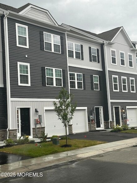 7 Bay Breeze Dr in Waretown, NJ - Building Photo