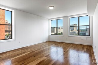 221 Elizabeth St in Utica, NY - Building Photo - Building Photo